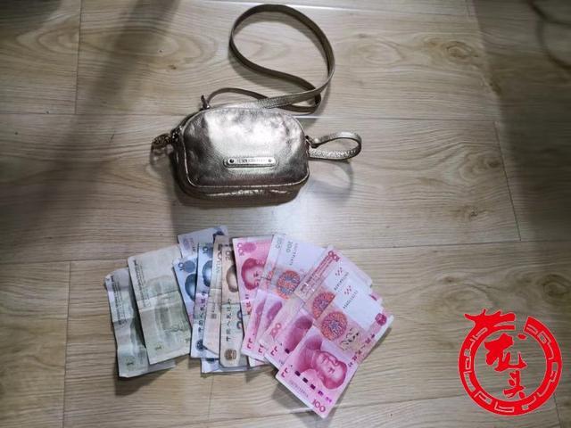 黑龍江一女子安檢時順手拿別人的包，十幾分鐘就被抓