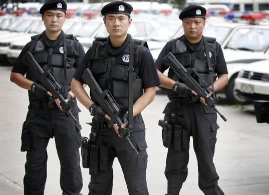 防彈衣真能防止子彈嗎？特警告訴你真實體會，很是后怕！