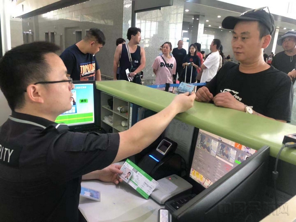 迪拜將建造世界上最高的人工智能機(jī)場(chǎng)安檢時(shí)不準(zhǔn)有人,登機(jī)時(shí)不準(zhǔn)排隊(duì)